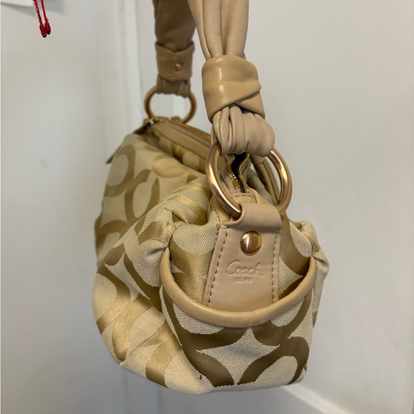 Coach 2008 Beige and Gold Shoulder Bag EUC rose gold hardware - Picture 6 of 14